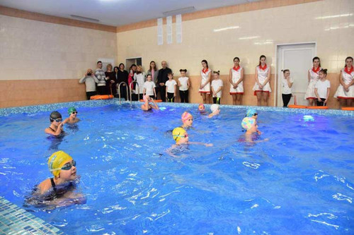 У Пирятинському ліцеї відкрили басейн