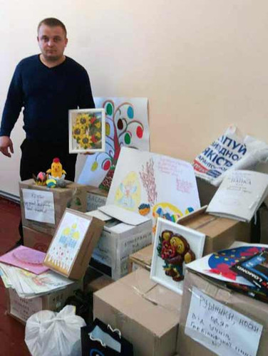 Гребінківці приготували бійцям АТО подарунки до Великодня! Гребінківці приготували бійцям АТО подарунки до Великодня!