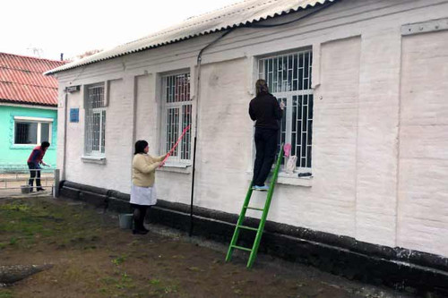 У Гребінці триває місячник озеленення та благоустрою