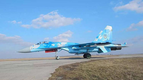 Льотчики-винищувачі відпрацьовували фігури складного пілотажу