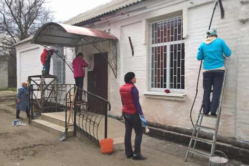 У Гребінці триває місячник озеленення та благоустрою