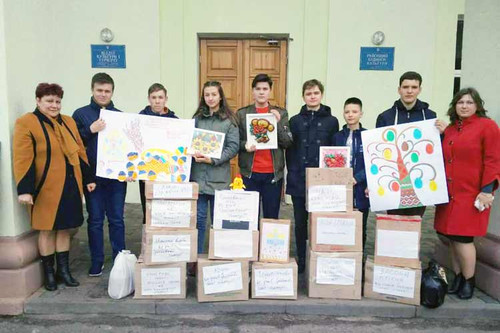 Гребінківці приготували бійцям АТО подарунки до Великодня! Гребінківці приготували бійцям АТО подарунки до Великодня!