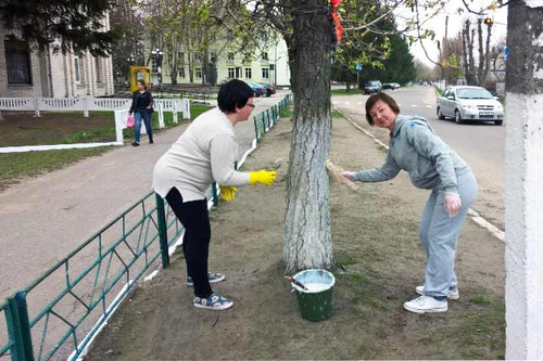 У Гребінці триває місячник озеленення та благоустрою