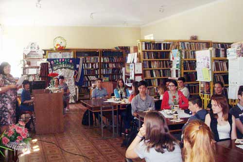  В Гребінківській міській публічній бібліотеці відбувся креативний захід «Бібліо-паті «Романтичне чаювання з книгою» 