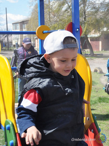 Гребінка, дитячий майданчик