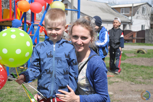 Гребінка, дитячий майданчик