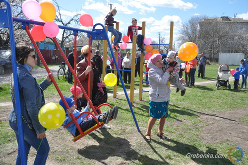 Гребінка, дитячий майданчик