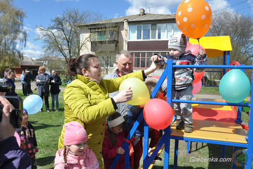 Гребінка, дитячий майданчик