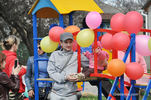 Гребінка, дитячий майданчик