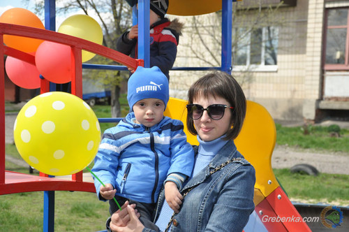 Гребінка, дитячий майданчик