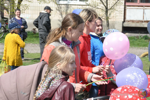 Гребінка, дитячий майданчик