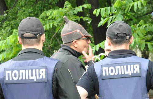 На Полтавщині біля Вічного вогню затримали чоловіка в будьонівці