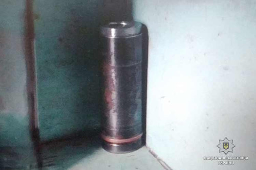 На Гребінківщині поліцейські виявили гранату та запал до неї