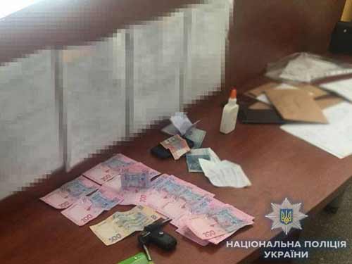 На хабарі попався очільник територіального сервісного центру