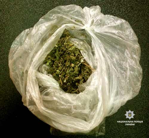 На Полтавщині поліцейські вилучають у громадян наркотики