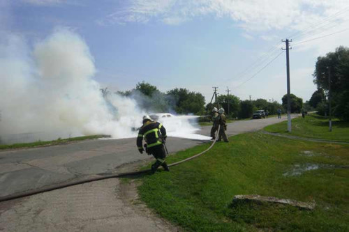На Пирятинщині горів автомобіль «Пежо-605» (ФОТО)