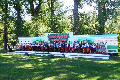 На Полтавщині відбулося ювілейне обласне пісенне свято «Калинові гулян