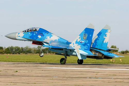 На Полтавщині найдосвідченіші льотчики показали фігури вищого пілотажу На Полтавщині найдосвідченіші льотчики показали фігури вищого пілотажу