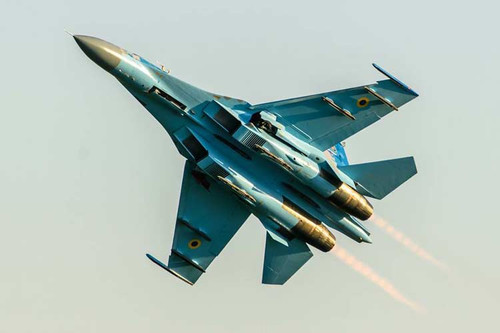 На Полтавщині найдосвідченіші льотчики показали фігури вищого пілотажу На Полтавщині найдосвідченіші льотчики показали фігури вищого пілотажу