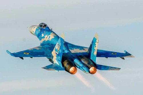 На Полтавщині найдосвідченіші льотчики показали фігури вищого пілотажу На Полтавщині найдосвідченіші льотчики показали фігури вищого пілотажу