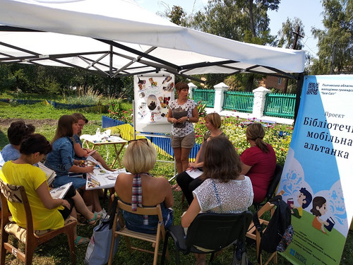 В Хоролі мобільна альтанка