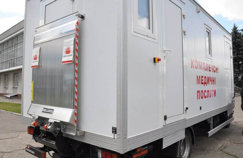 Медикам Полтавщини вручили 35 автомобілів для збору аналізів