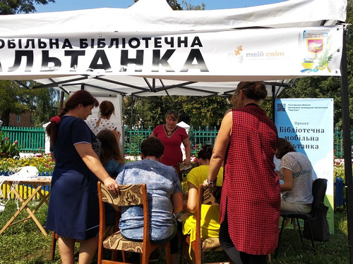 В Хоролі мобільна альтанка