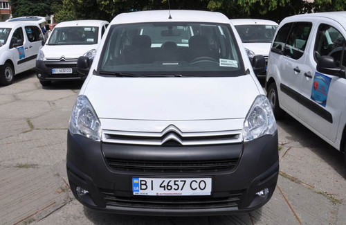 Медикам Полтавщини вручили 35 автомобілів для збору аналізів