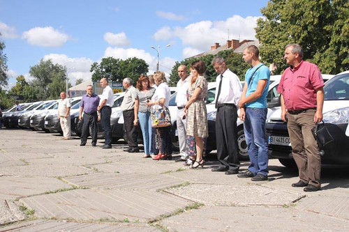 Медикам Полтавщини вручили 35 автомобілів для збору аналізів