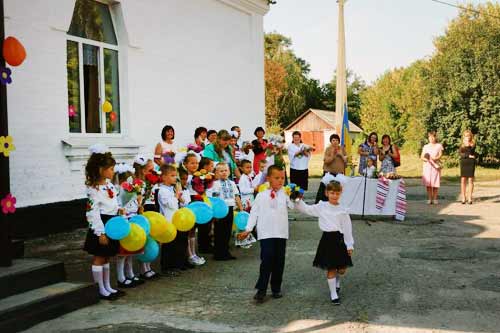 У Гребінківській ОТГ за шкільні парти сіли 142 першокласників