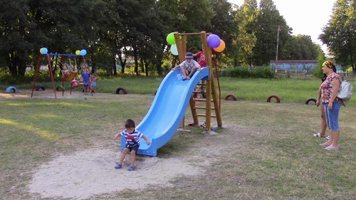 У Гребінці відкрили черговий дитячий майданчик