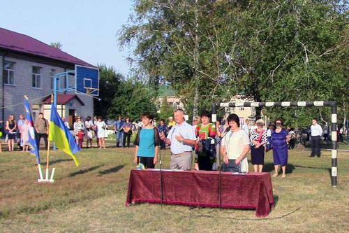 У Гребінківській ОТГ за шкільні парти сіли 142 першокласників