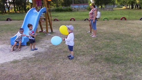 У Гребінці відкрили черговий дитячий майданчик