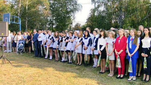 У Гребінківській ОТГ за шкільні парти сіли 142 першокласників