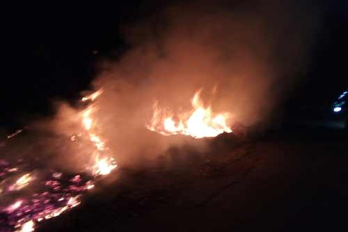 У Гребінці рятувальники ліквідували пожежу сміття