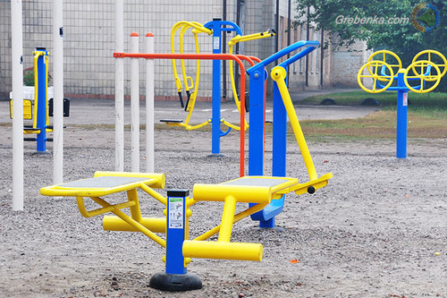 У Гребінці облаштували спормайданчик з тренажерами