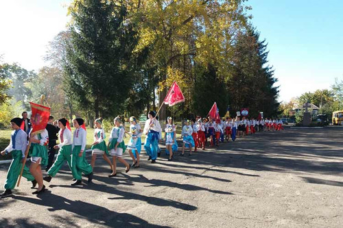 ХІІ районні спортивно-розважальні юнацькі ігри "Козацькі забави" ХІІ районні спортивно-розважальні юнацькі ігри "Козацькі забави"