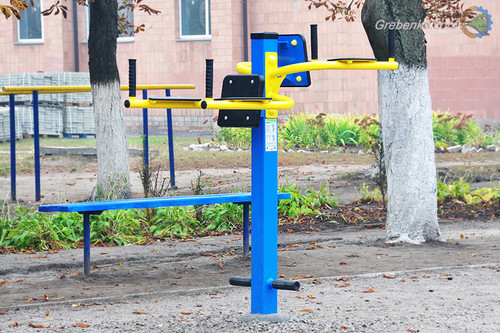 У Гребінці облаштували спормайданчик з тренажерами