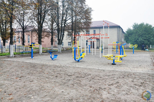 У Гребінці облаштували спормайданчик з тренажерами