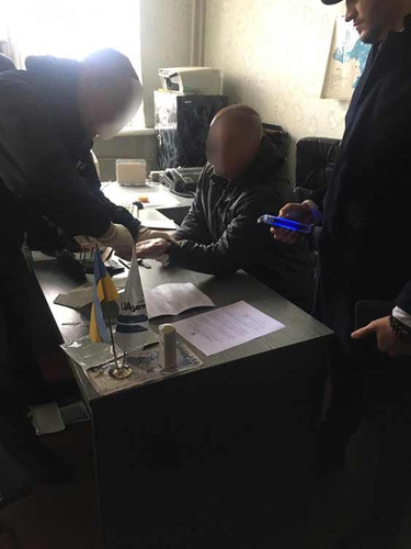 Посадовця держпідриємства затримали на хабарі Посадовця держпідриємства затримали на хабарі