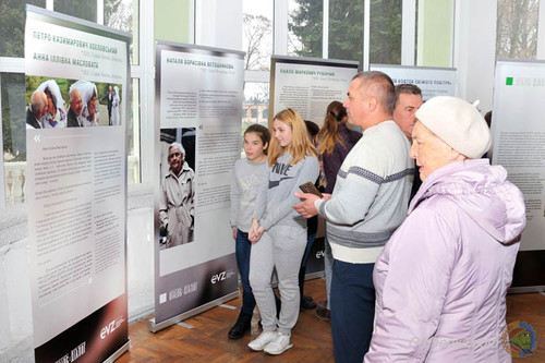 У Гребінці показали виставку портретів колишніх жертв нацизму