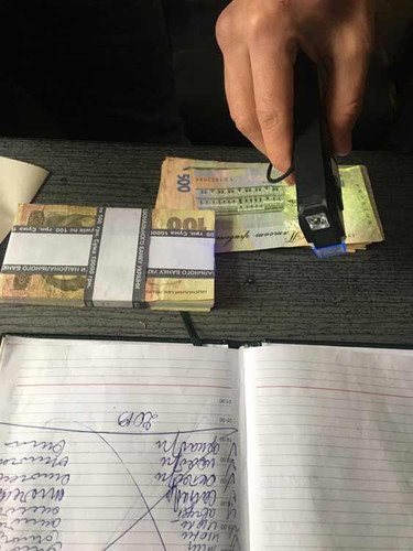 Посадовця держпідриємства затримали на хабарі Посадовця держпідриємства затримали на хабарі