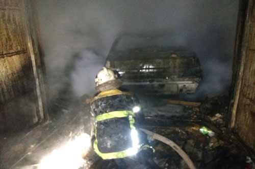  На Полтавщині згорів <b>гараж</b> з автомобілем 