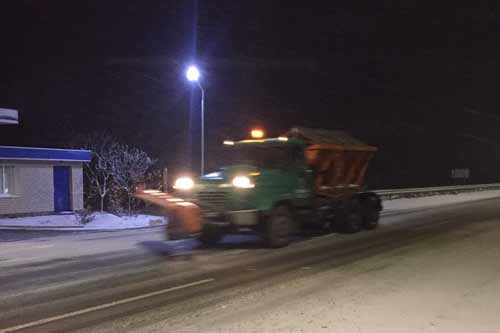 Вночі державні дороги Полтавської області чистили 85 одиниць техніки