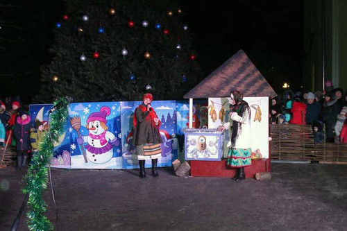 У Гребінці урочисто засвітили головну ялинку міста