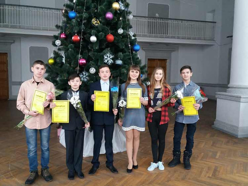 "Зоряний час": на Гребінківщині відзначили найталановитіших учнів і вч