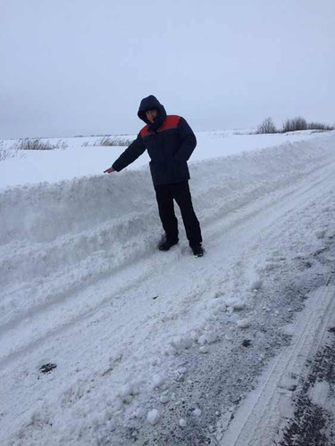 На Полтавщині через снігопад перекриті дороги до четверга