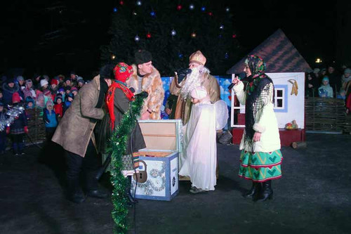 У Гребінці урочисто засвітили головну ялинку міста