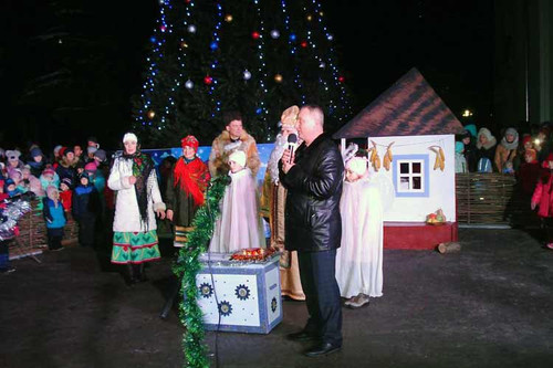 У Гребінці урочисто засвітили головну ялинку міста