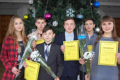 "Зоряний час": на Гребінківщині відзначили найталановитіших учнів і вч